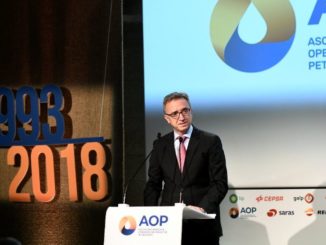 El presidente de AOP, Luis Aires, interviene durante el acto del 25º aniversario de la Asociación Española de Operadores de Productos Petrolíferos. - Oscar del Pozo - Europa Press - Archivo